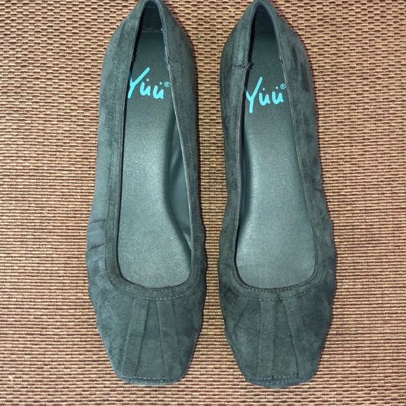 Yuu Iberg Green Suede Flats Shoes Size 8.5 - Picture 2 of 4